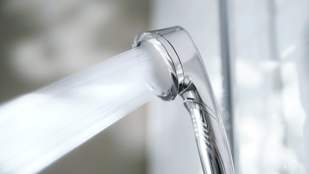 肌のうるおいを守り、キューティクルの乱れやヘアカラーの退色もやさしく防ぐという