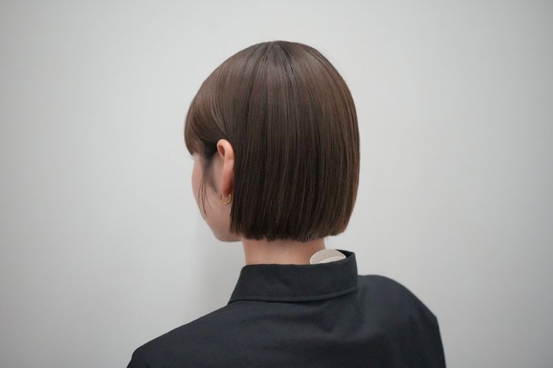 タートルネックや襟の高いデザインの衣服着用時に使用するエアフローパーツを同梱