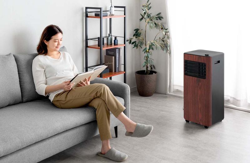 目を引く木目の前面パネル