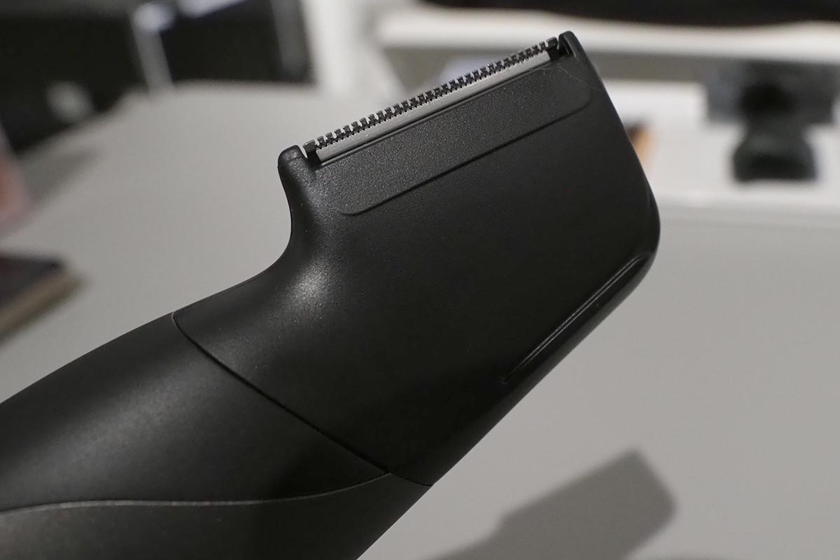 左右どちらの面でも剃れるため右利き/左利きを問わず使いやすい