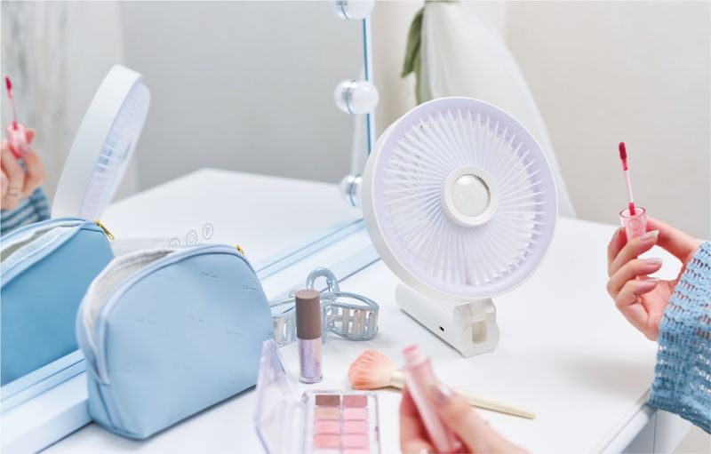 デスクに置いて使うことも可能