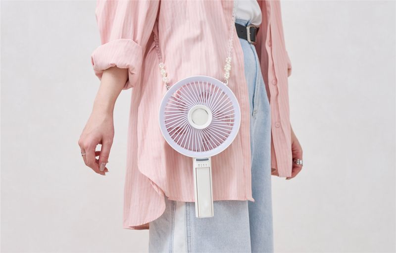 ストラップを使えば両手がフリーに