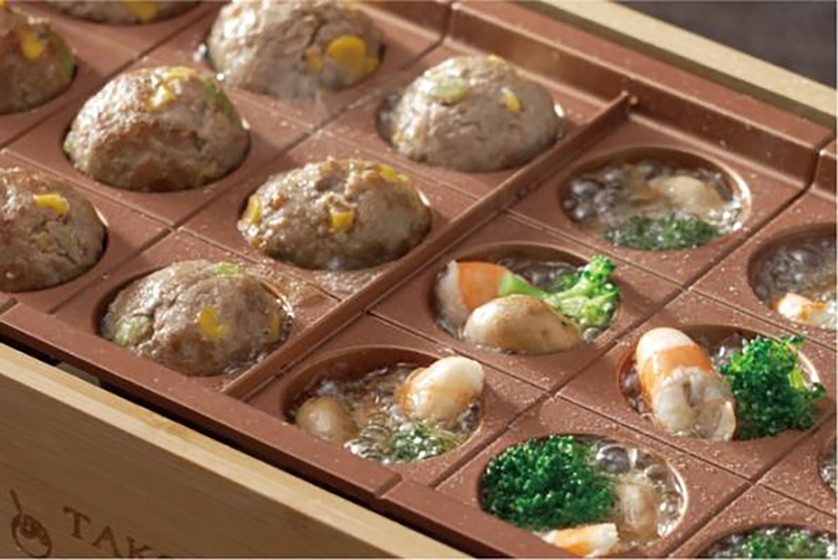 プレート間仕切り構造で同時に異なる料理が楽しめる