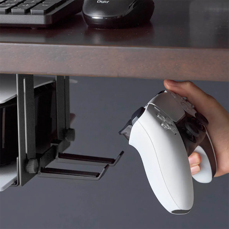 ゲームコントローラーやヘッドセットなど周辺機器の収納に便利なフック付き