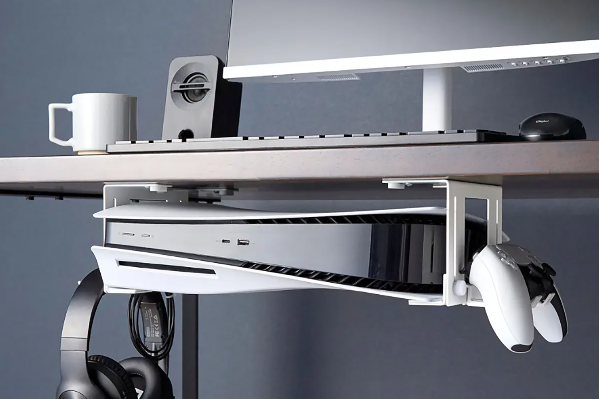 ゲーム機をデスク下に収納できる