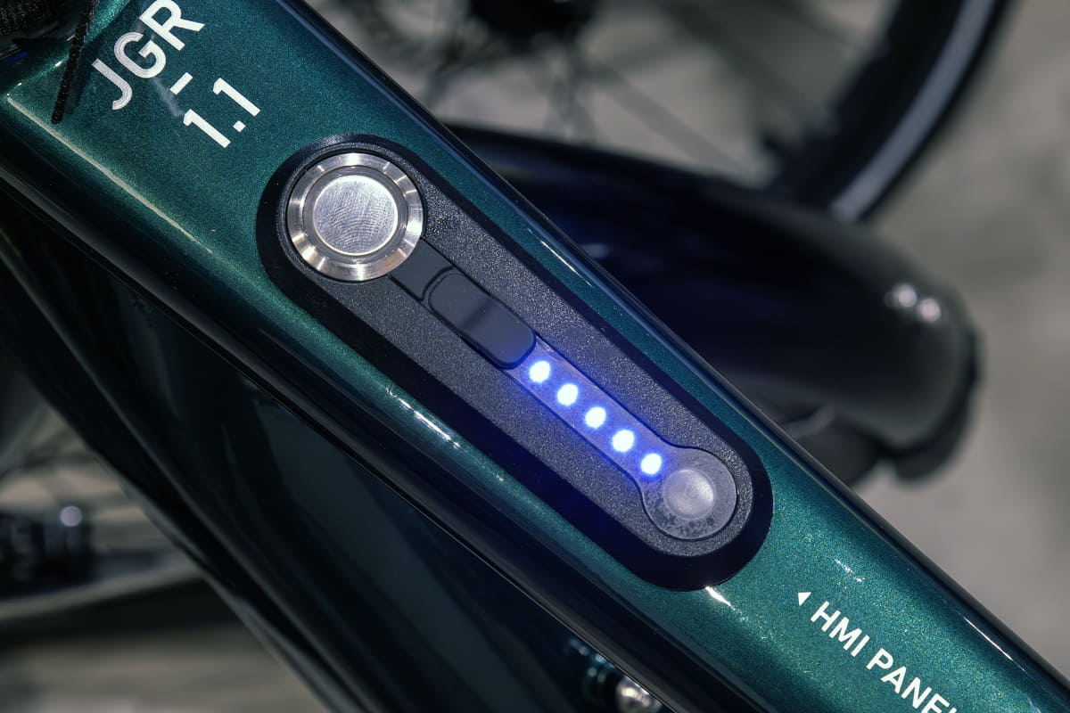 車体側バッテリーに十分な充電がある場合はレンジエクステンダーからの給電はなく、車体側バッテリーが設定よりも減った状態から給電が始まる。そして、給電により車体側バッテリーの容量が設定値よりも高くなると、バッテリー保護のため再び給電を停止する