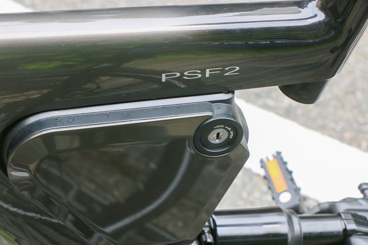 バッテリーも見た目に違いはわからないが、「PSF2」はイグニッションキーが不要となり、キーを抜いた状態で走れる