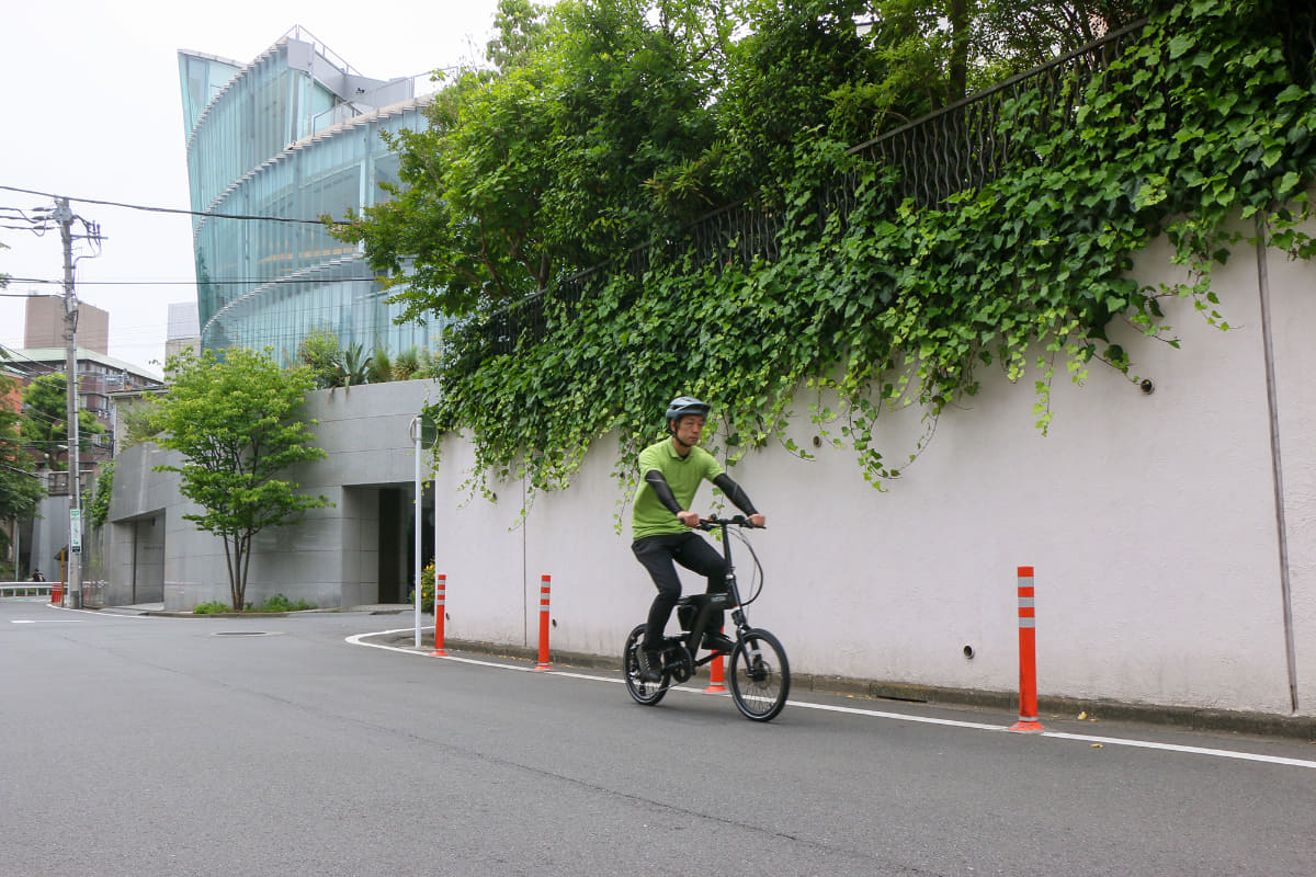 アシストがスムーズで上質になっているのを実感。加速にガサツ感がなく、より高級なe-bikeになったような印象