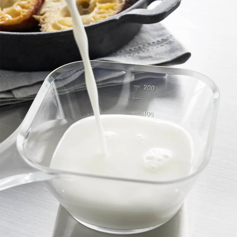 目盛りは、Sサイズが50mlごとに200mlまで、Lサイズが100mlごとに500mlまで