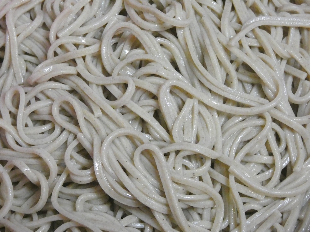 1束あたり約1Lの熱湯で約4分半茹でて、冷水にさらす