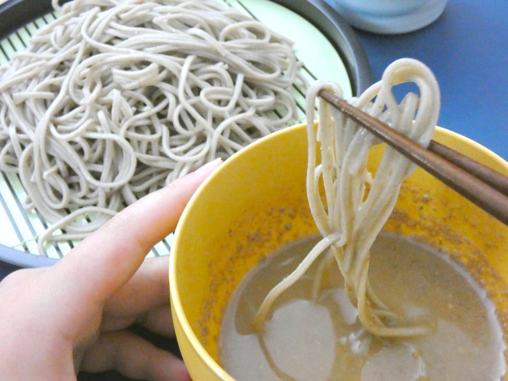 ツルヤ「信州小諸 石臼挽きぐるみ 信州八割そば」と「有機くるみのたれ」