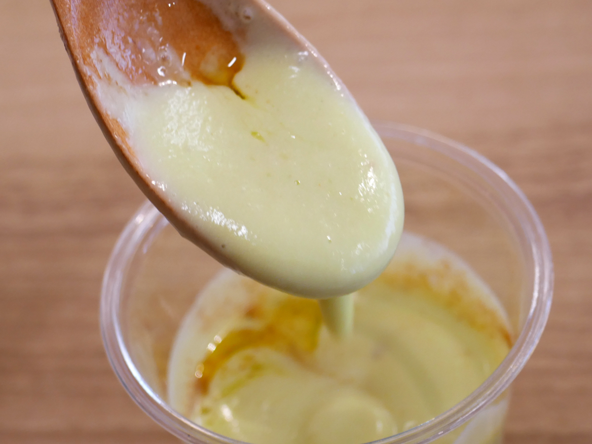 アボカドの冷製ポタージュはまったく引っかかりのないなめらかさ