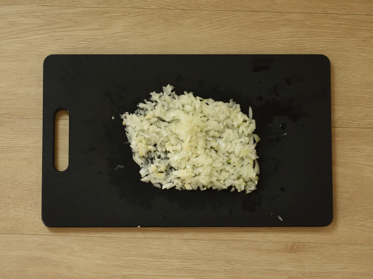 玉ねぎはみじん切りに