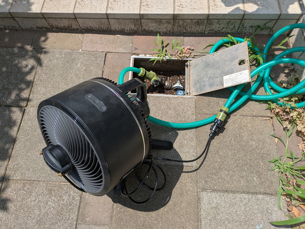 水道につなげたホースと接続します