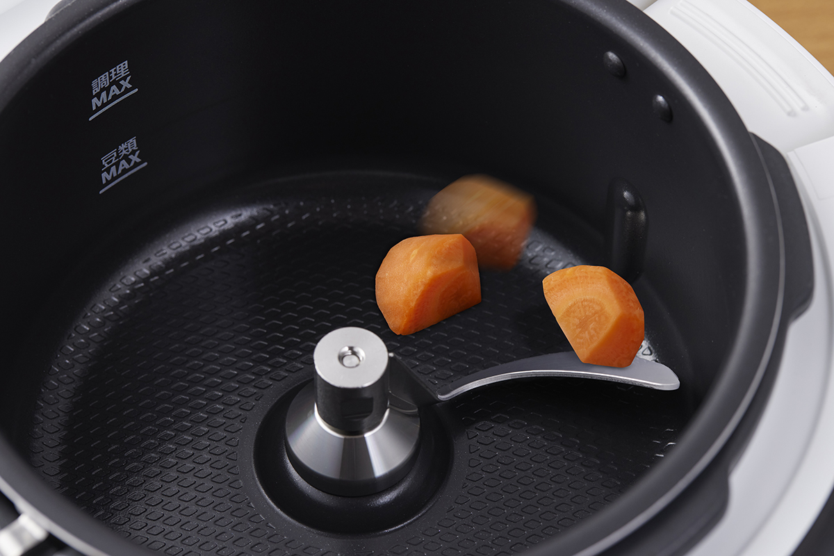 鍋底からしっかり食材をかき混ぜる「かきまぜパドル」