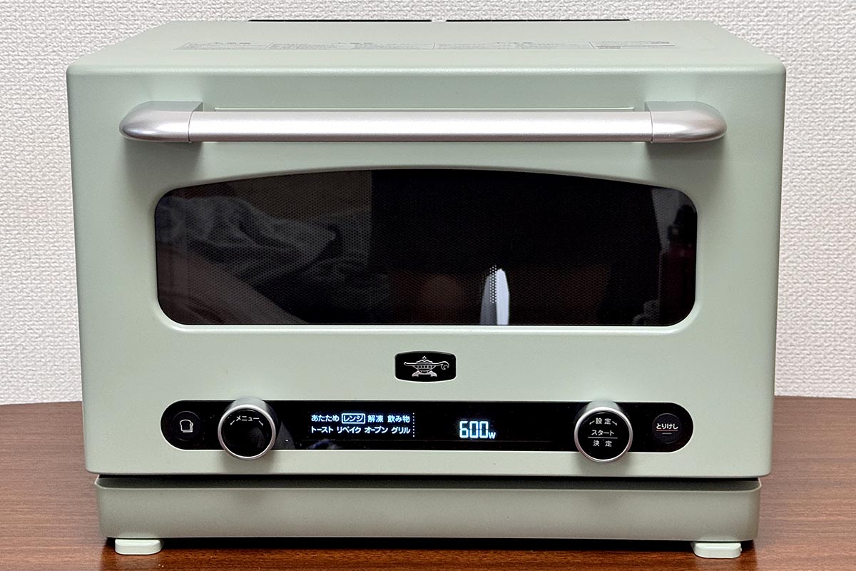 22Lクラスのオーブンレンジとしては大きめの筐体。また、価格もオーブンレンジ＋トースターといったところ