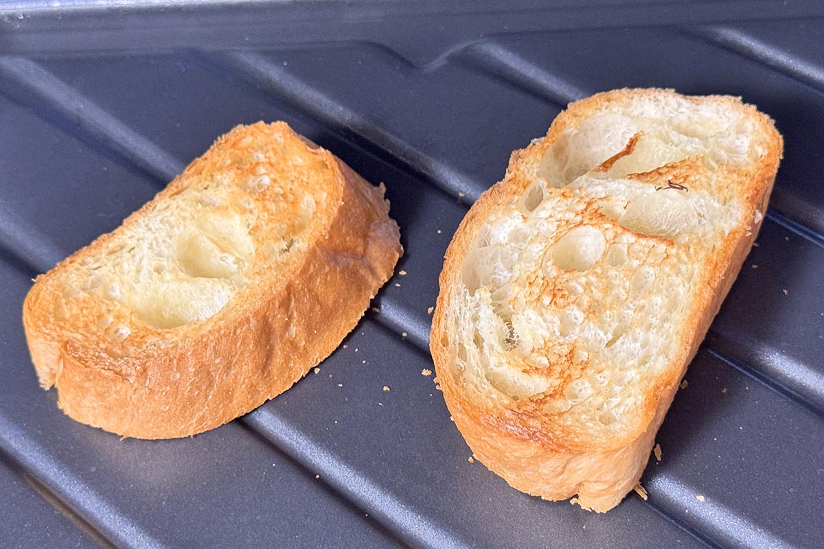 フランスパンもヒートトレイで焼ける。冷凍パンをセットするとセンサーが温度を認識して最適に焼いてくれた