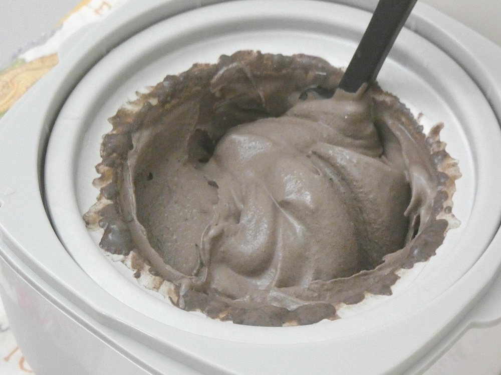 クッキー、チョコチップ、ドライフルーツなどを入れたいときは、できあがる少し前に投入するか、調理が終わってから加えて混ぜる