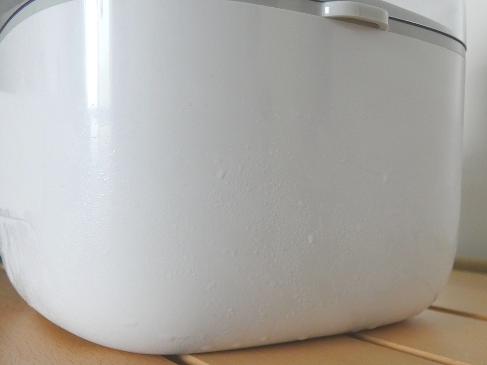 調理を始めてしばらくすると、本体ベースが結露する