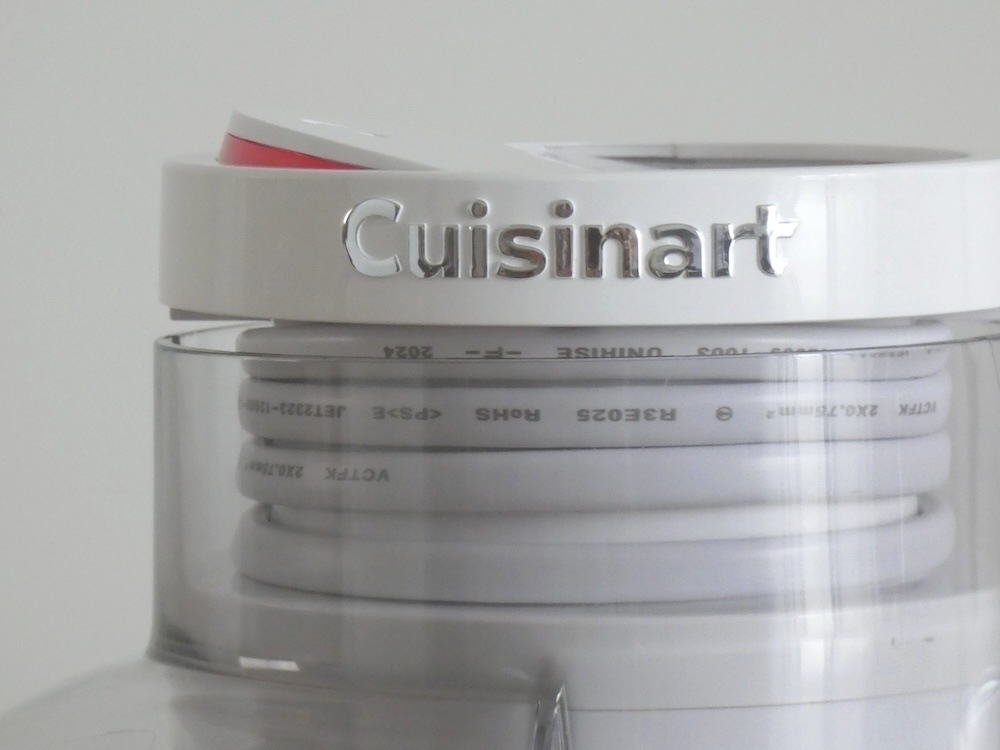 電源コードはモーター部に巻きつけて収納できる