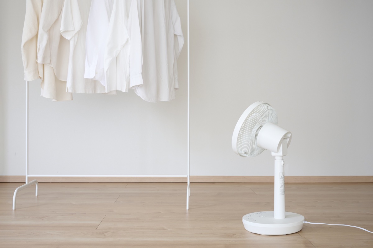 部屋干し効率を上げる「衣類乾燥」モードも備える