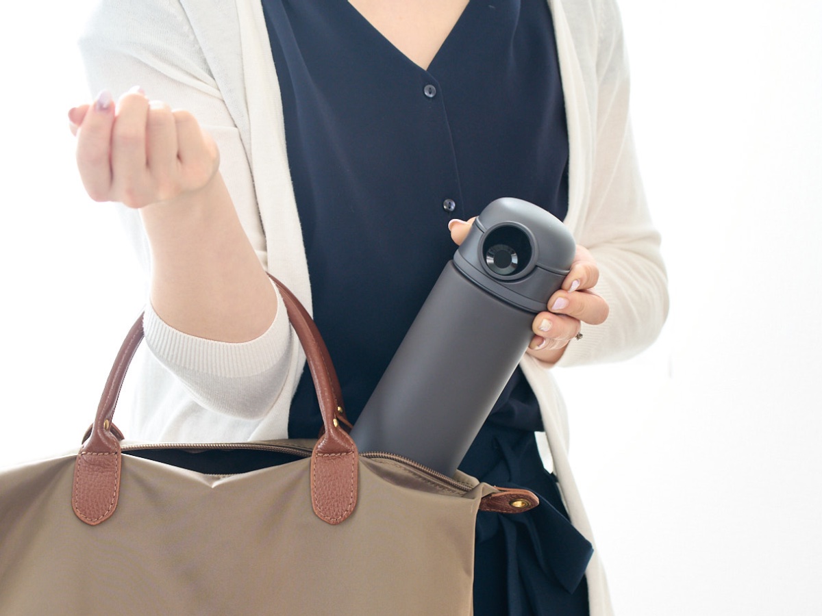 誤作動でフタが開いて中身が漏れ出る心配もない