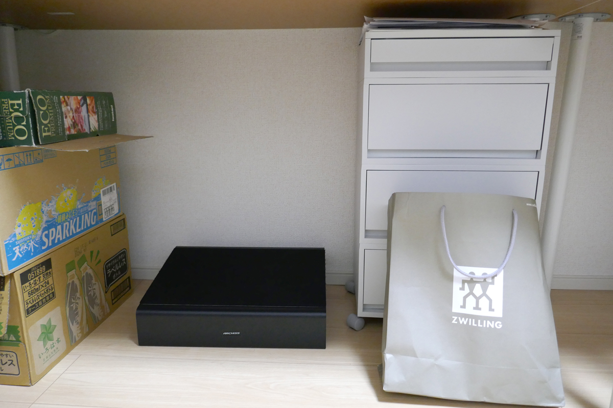 飲料のストックなども仕事部屋に置きがちです