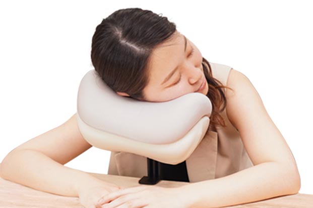 机に設置して昼寝用にも