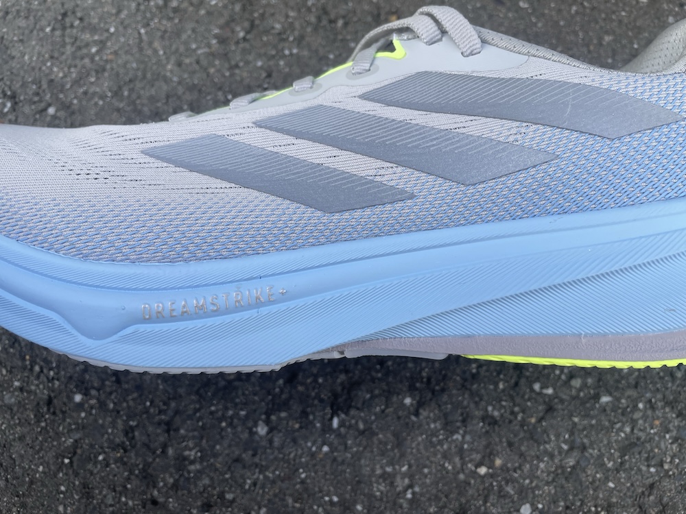 効率的に着地衝撃を吸収し、快適な走行感を提供するミッドソールの「DREAMSTRIKE＋」は前作からの継承だ