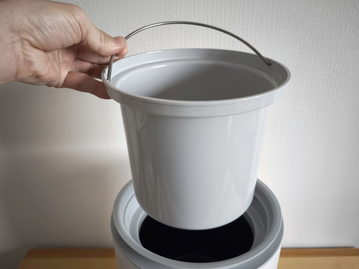 内バケツは約3Lとコンパクトです