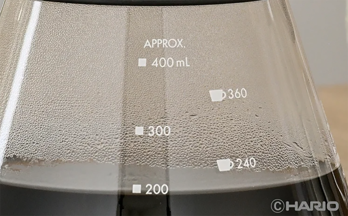 サーバー本体に240ml/360mlの目安メモリが付いている