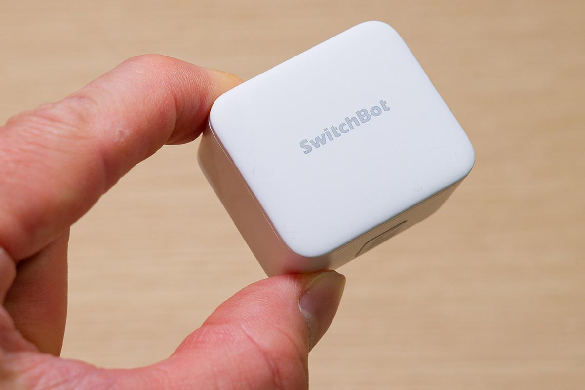 物理的なボタンやスイッチでしか操作できない家電などに使える「SwitchBotボット」