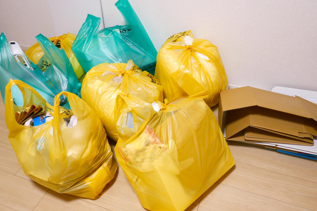 不要と判断されたモノたち。「定期的に整理しているはずなのに、収納の奥まで確認できていなかったのかも」と驚かれていました