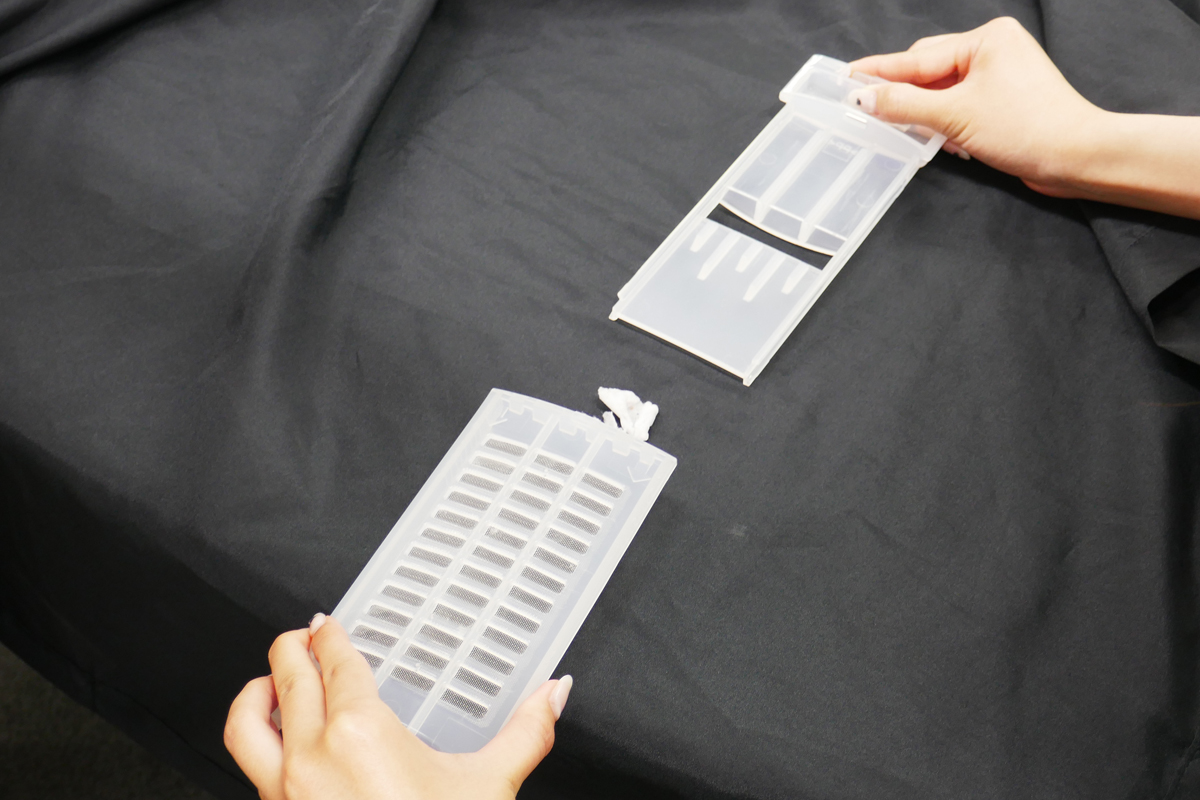 トレーをスッと引き出すだけでゴミが落ちる仕組み