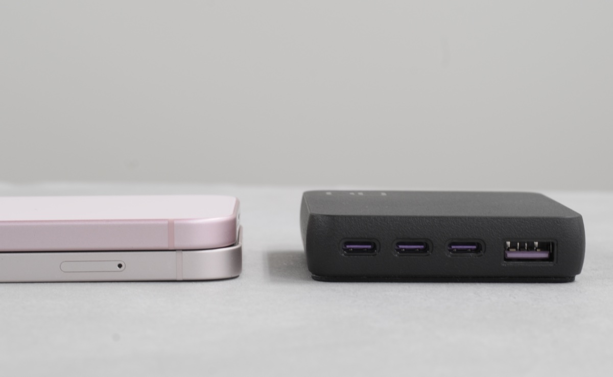 スマートフォン約2台分の薄さ
