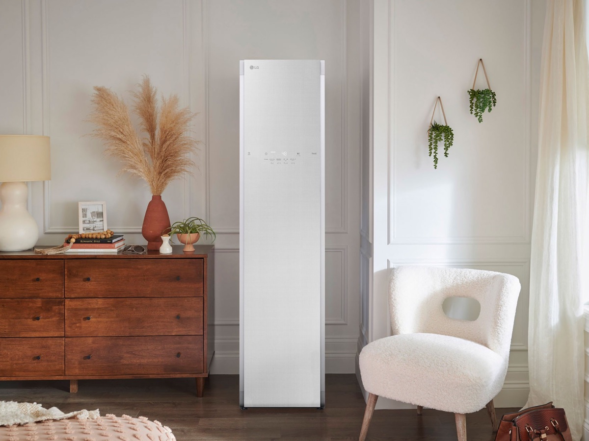 クローゼット型の衣類ケア家電「LGスタイラー」の新モデル