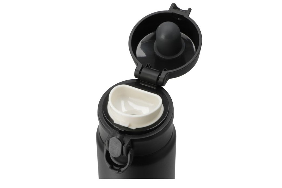 ワンタッチでフタの開閉ができる