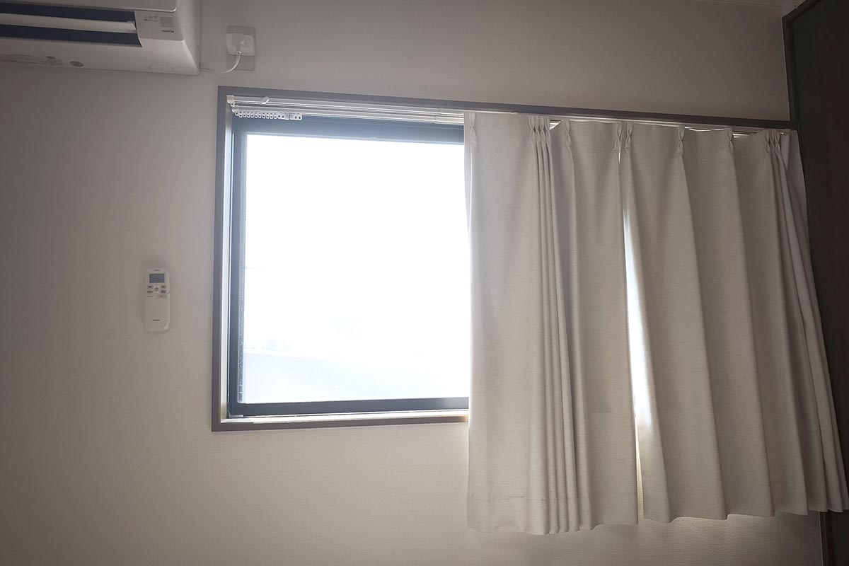 半開状態で止まりました