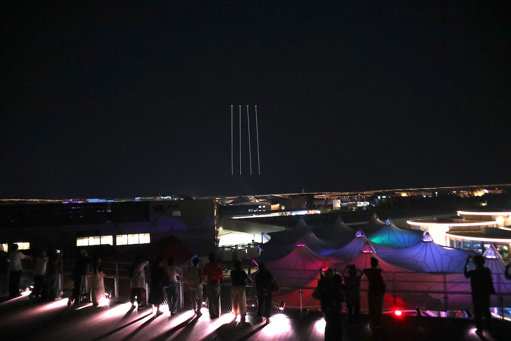 ドローンショーとリンクして、大屋根リングを照明で演出