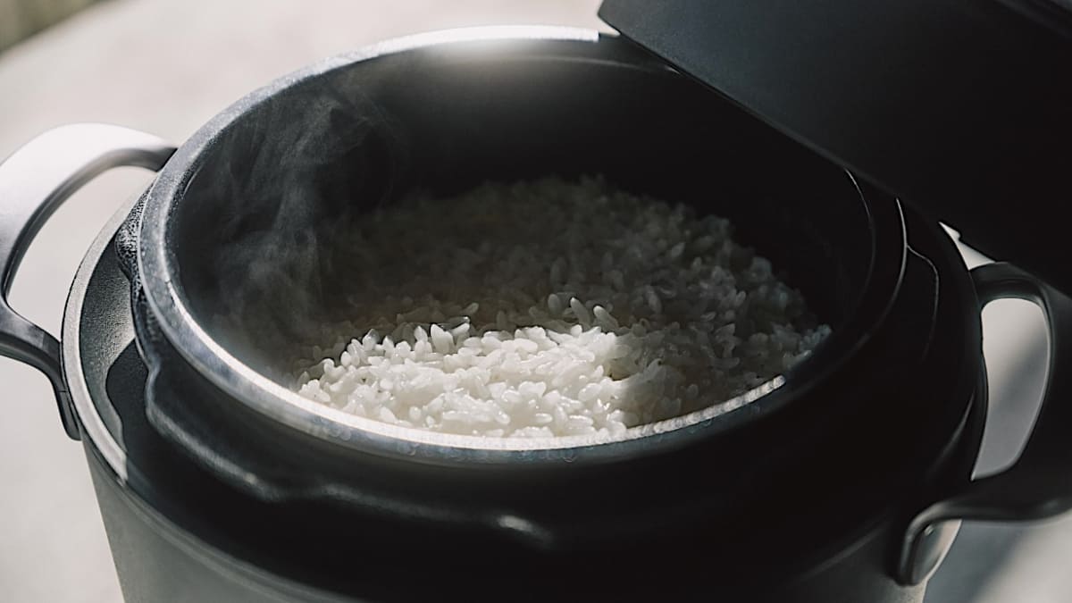 炊飯時には、最大1.8気圧で100℃以上の高温で、25分で炊き上げる