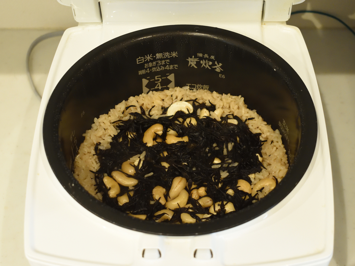 塩で味を調えます