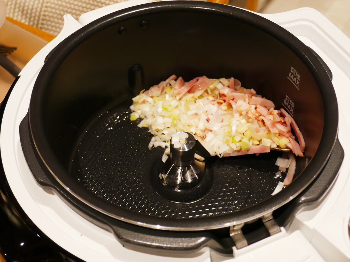 鍋に入っている具材の量が少ないとうまくかき混ざらない印象