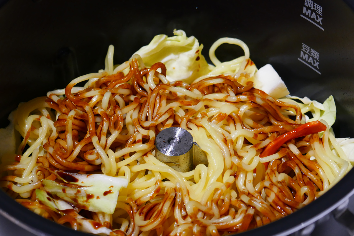 焼きそばも麺をほぐしながら上手に作る