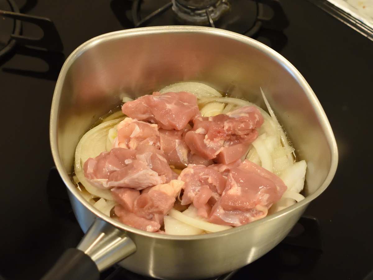 鶏肉はしっかり火を通します