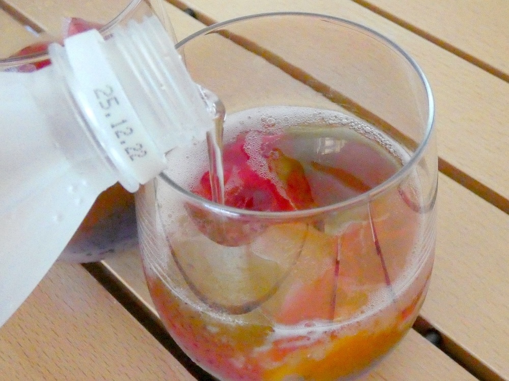 炭酸飲料を注ぐ