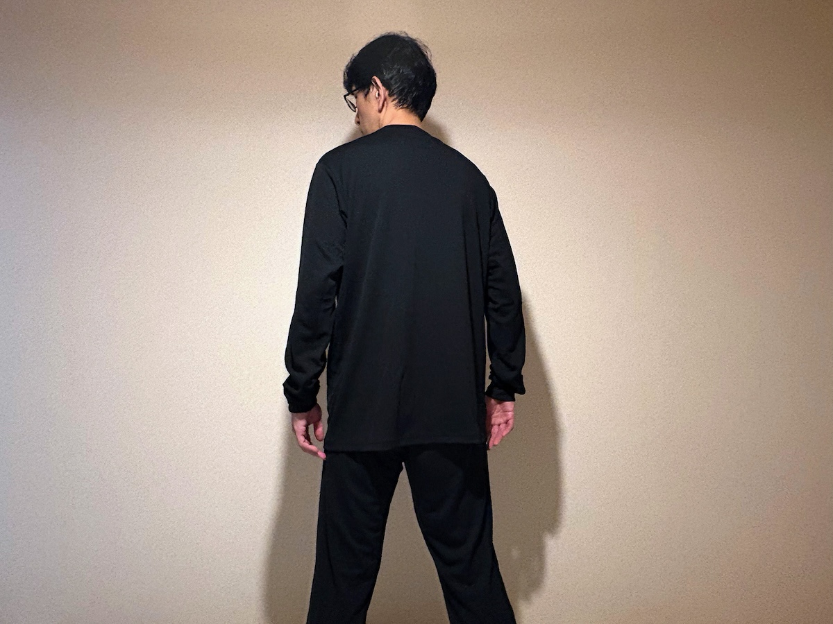 少しゆったりめですが、ルーズフィットになりすぎることなく心地良く着られます