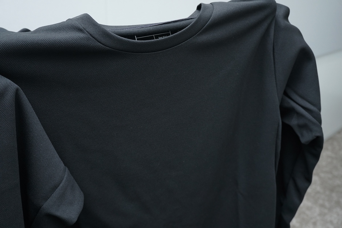 Relaxing Meshシリーズのロングスリーブ。Dry Meshシリーズよりも少し目の粗い生地を採用しています
