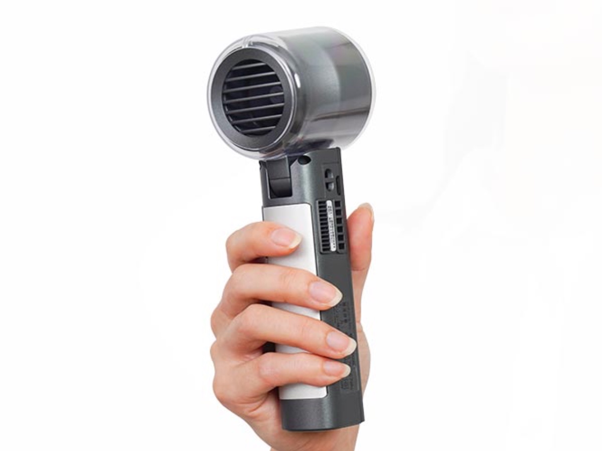 持ち手部分に冷却プレートを搭載