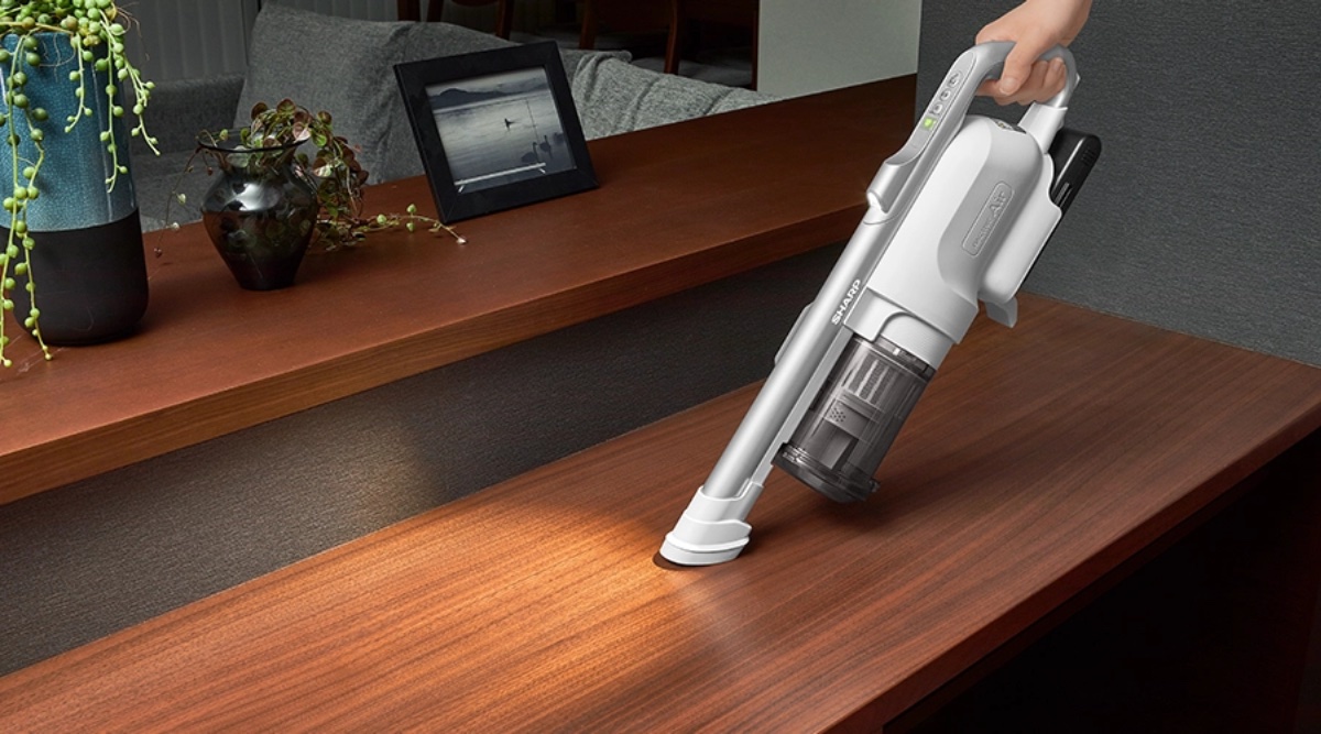 ライトを搭載しており、暗い場所も掃除しやすい