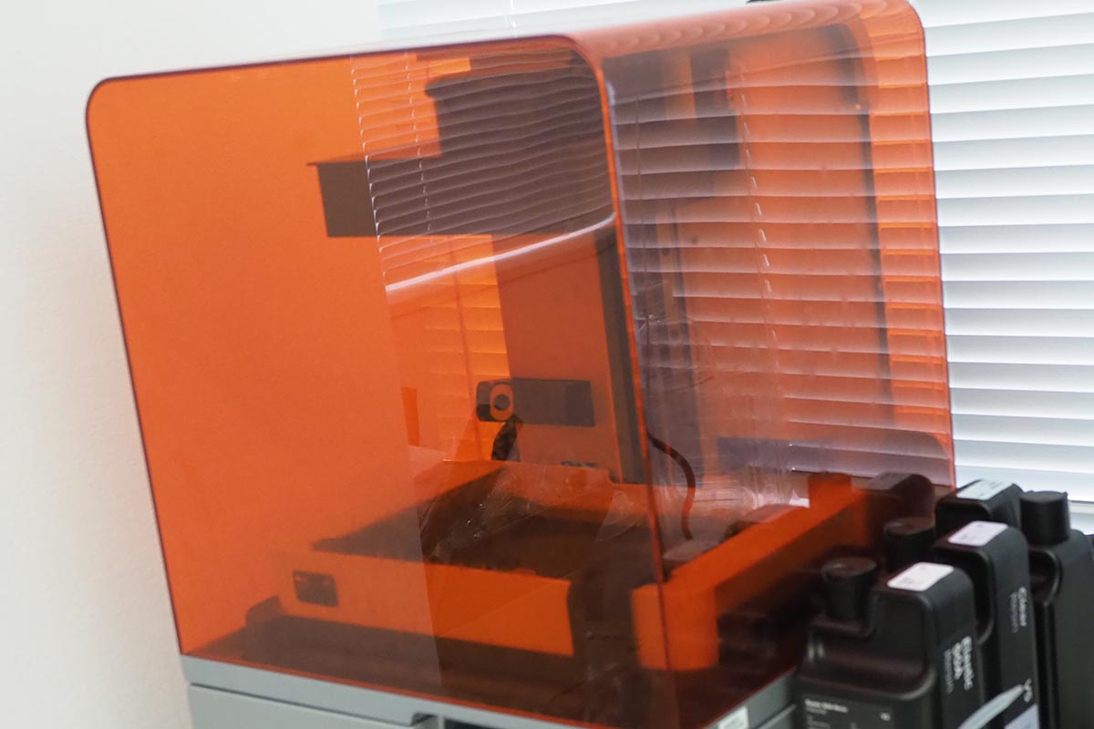 試作などに使われている3Dプリンター。ここで実際に多くの試作が行なわれているのが分かる
